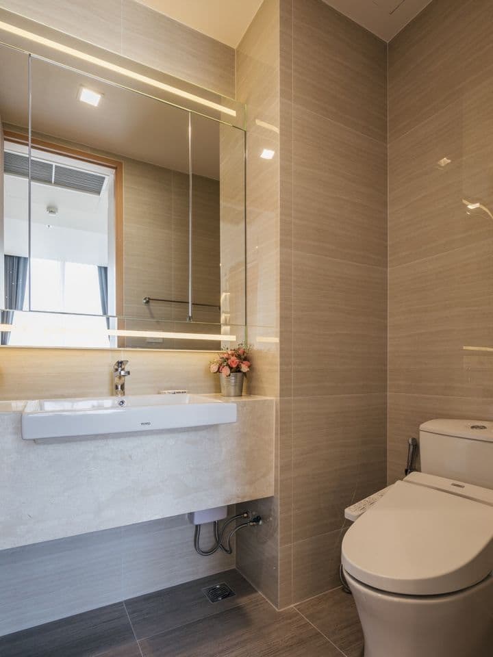 6282 – 351_bathroom.jpg