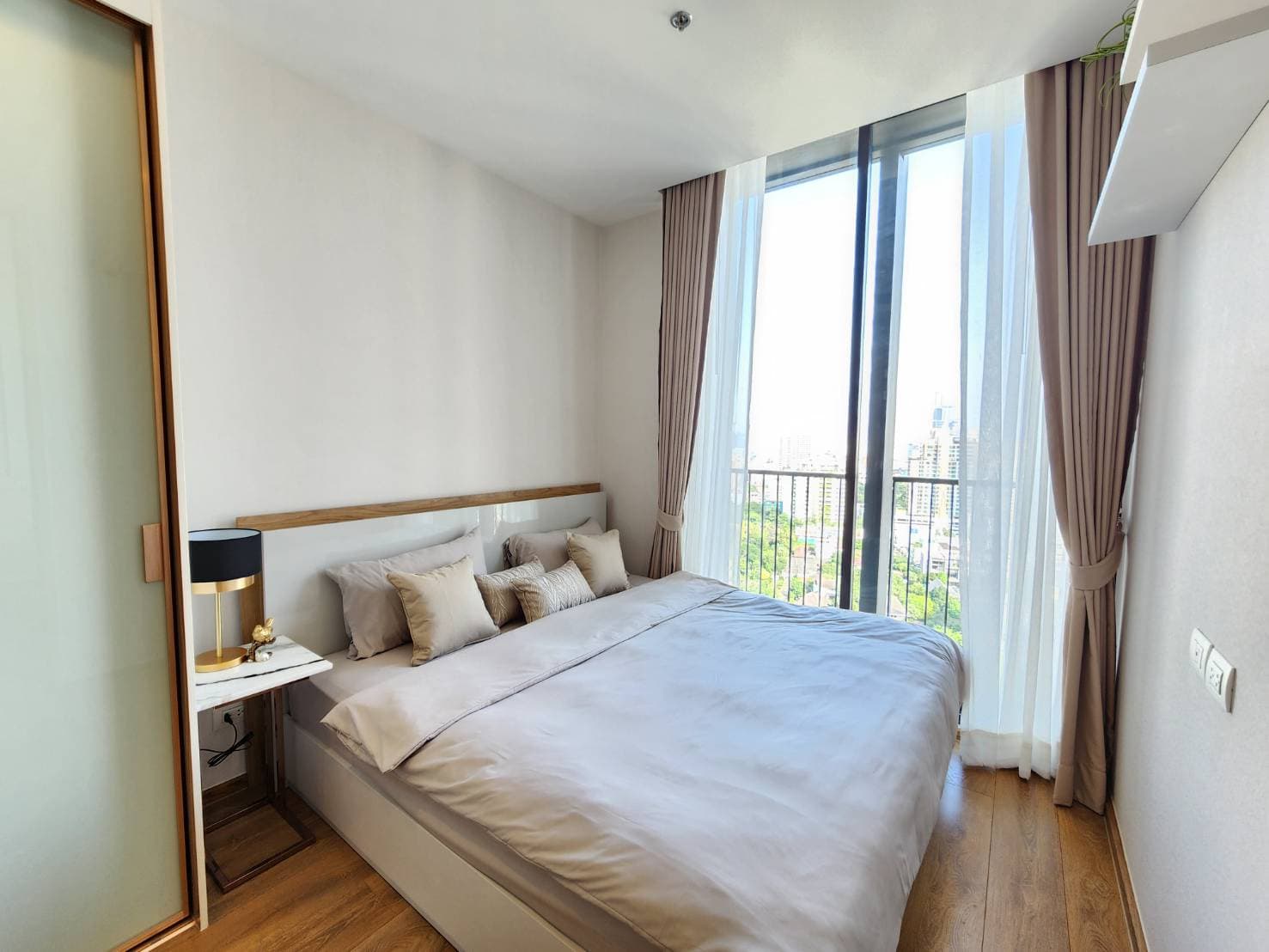 6298 – 206_bedroom.jpg