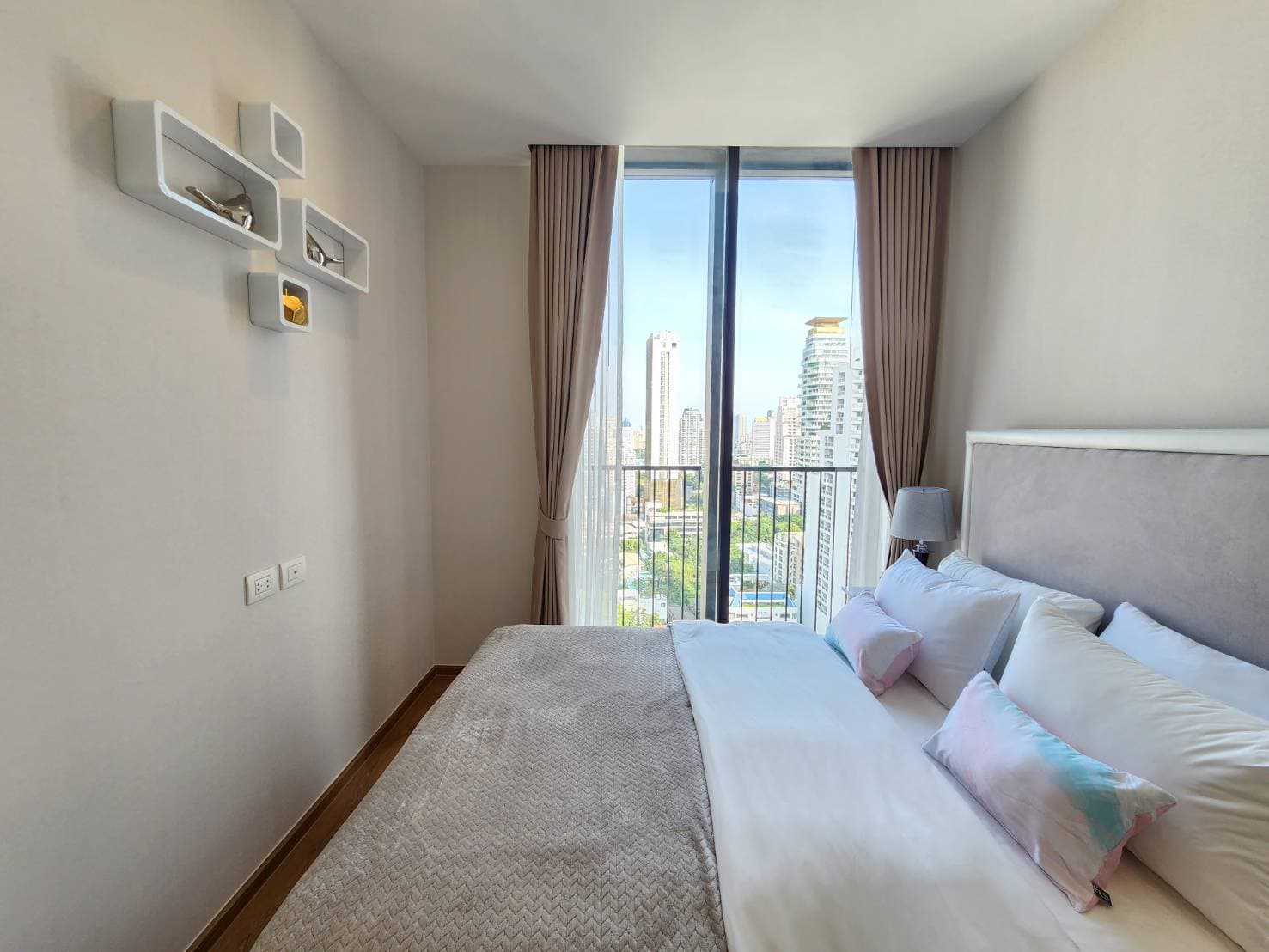 6298 – 268_bedroom.jpg