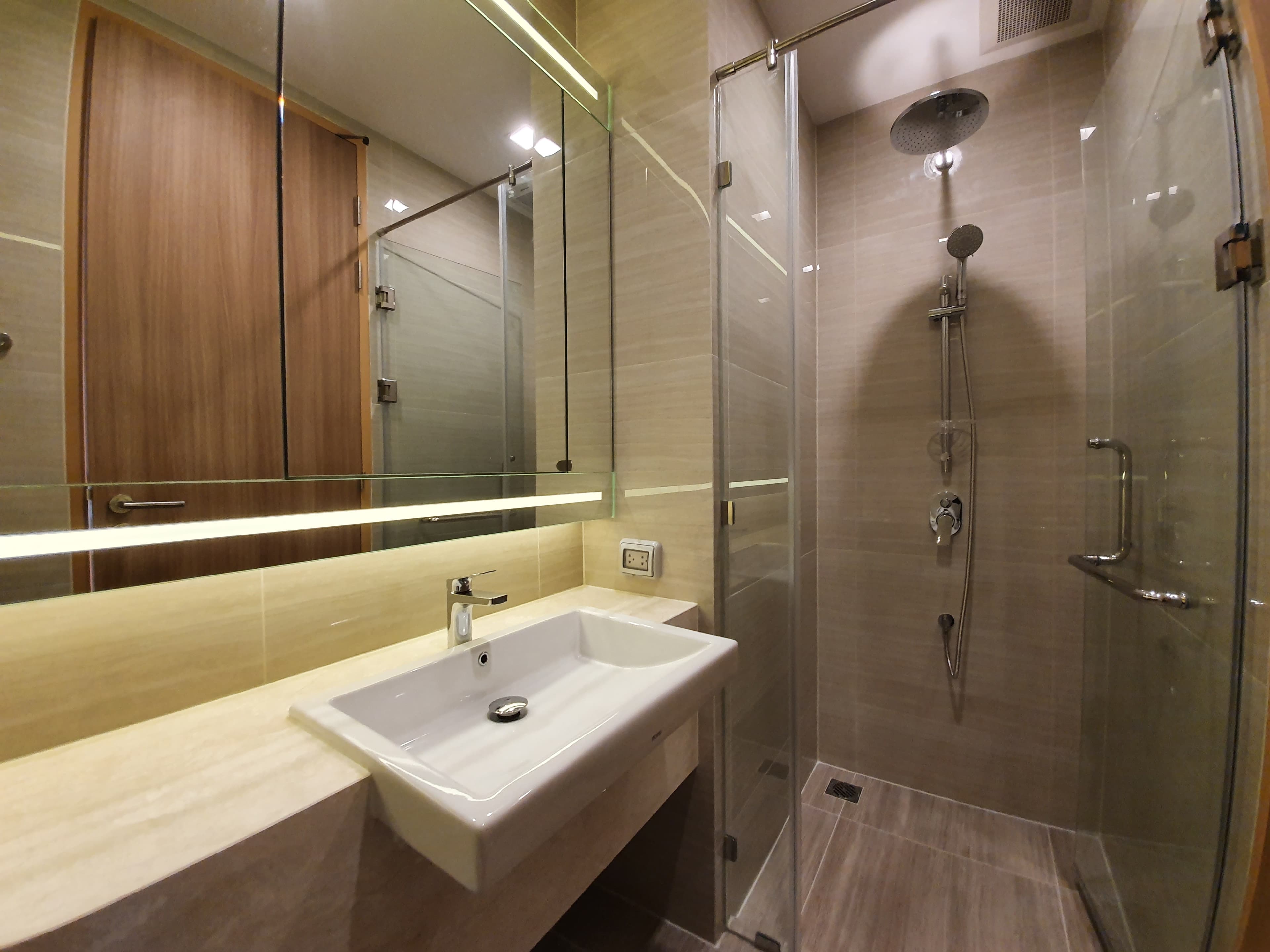 6298 – 319_bathroom.jpg
