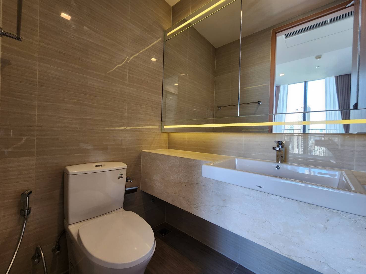 6298 – 365_bathroom.jpg