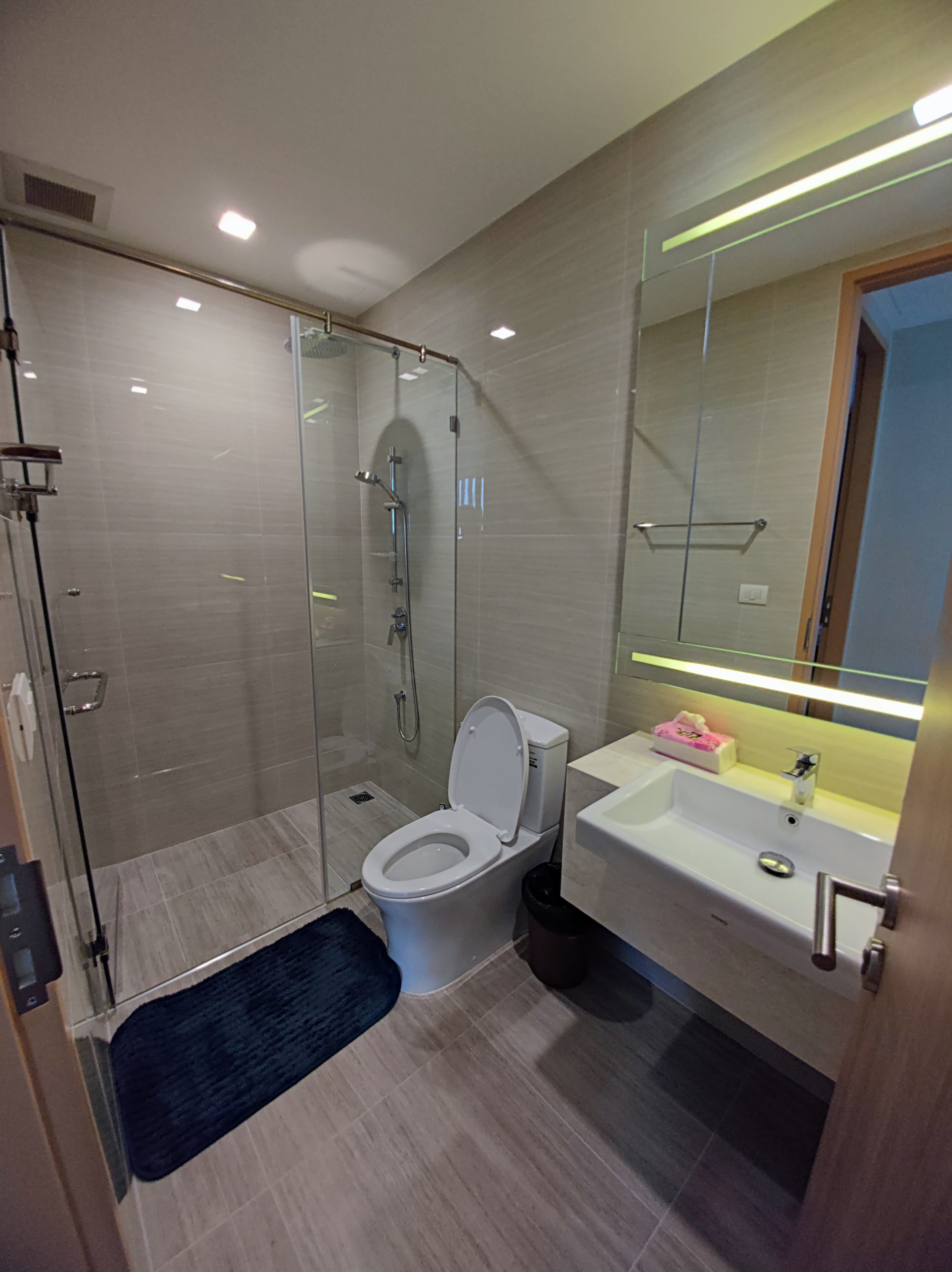 6313 – 342_bathroom.jpg